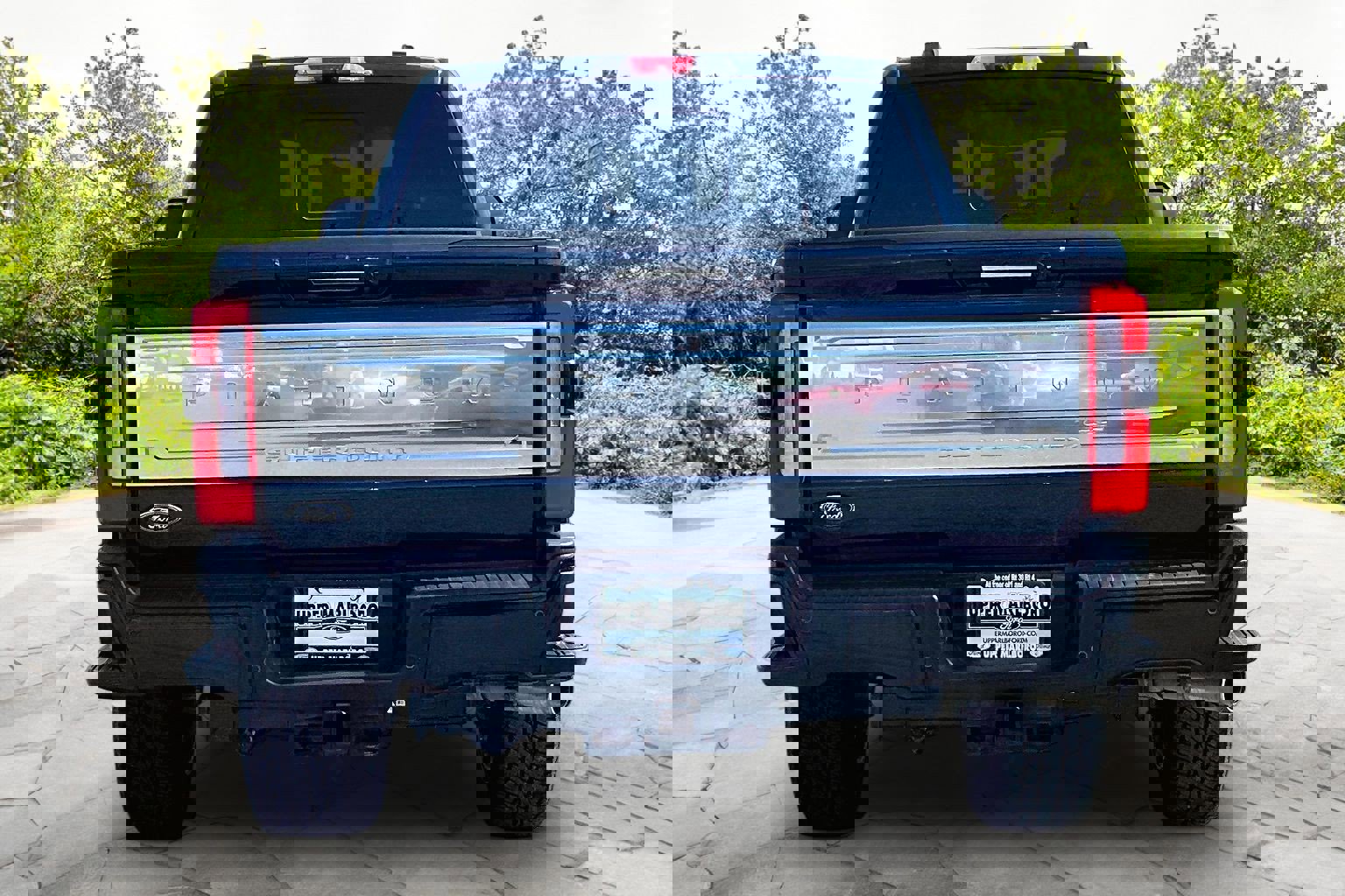 Certified 2023 Ford F250 Platinum w/ FX4 Off-Road Package image 4