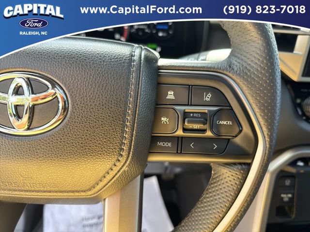 Used 2025 Toyota Tundra Limited AWD/4WD image 24