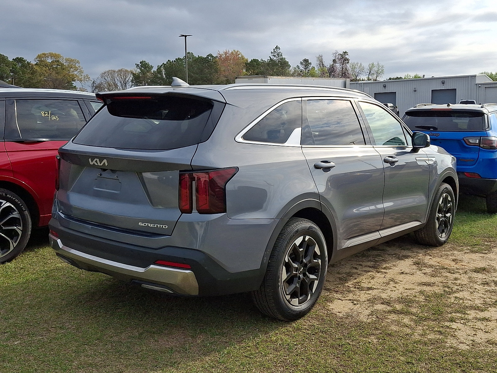Used 2024 Kia Sorento S FWD image 4