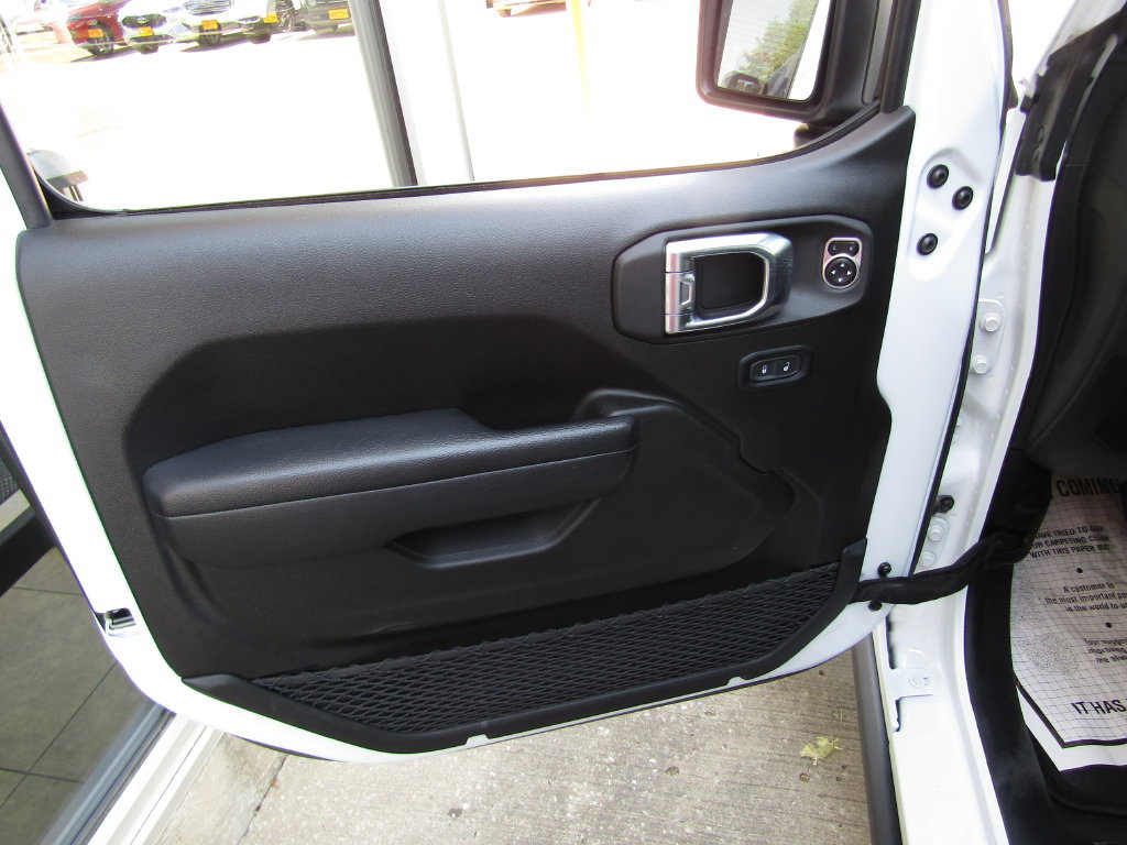 Used 2024 Jeep Gladiator Mojave AWD/4WD image 16
