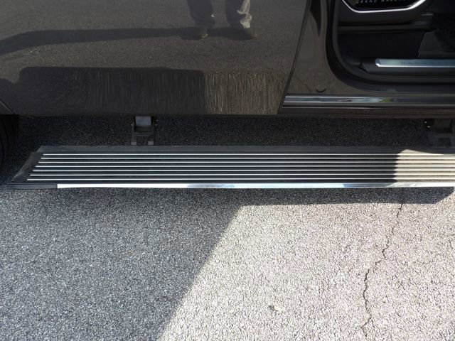 Used 2023 Jeep Grand Wagoneer Series III image 11