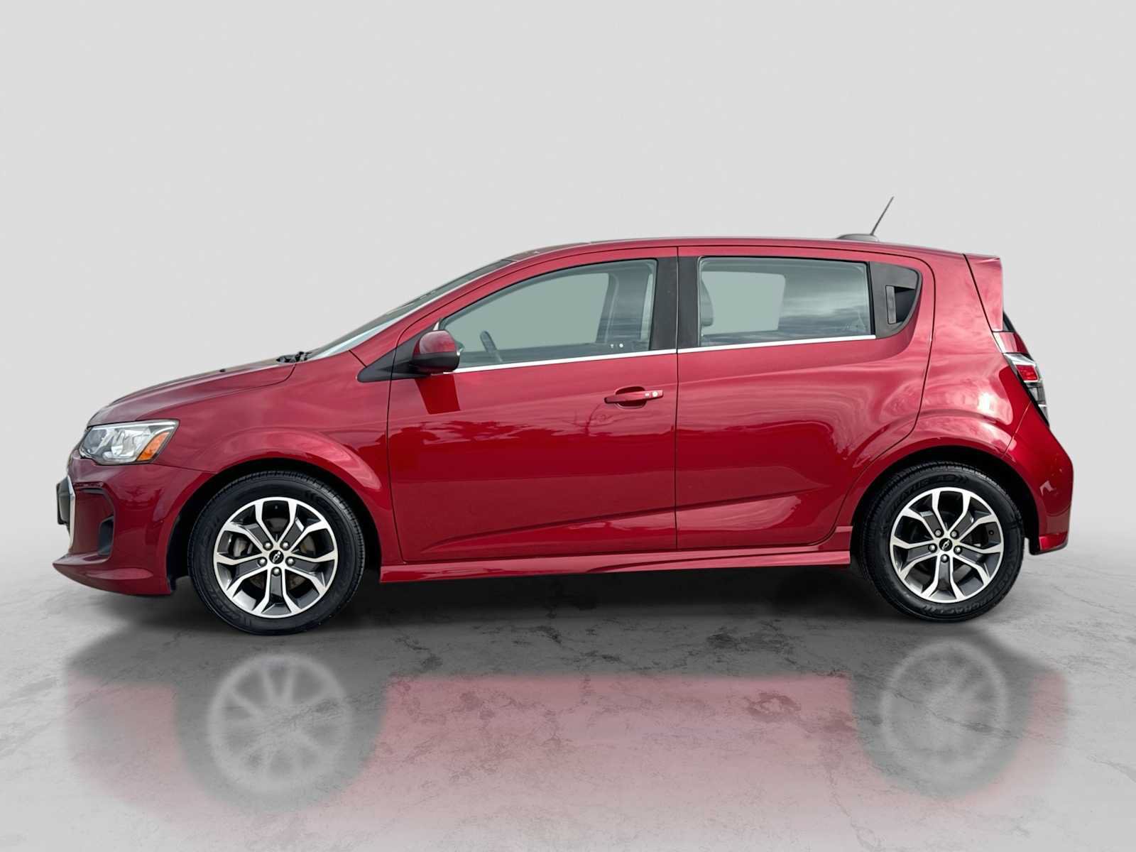 Used 2020 Chevrolet Sonic LT w/ Convenience Package FWD image 3