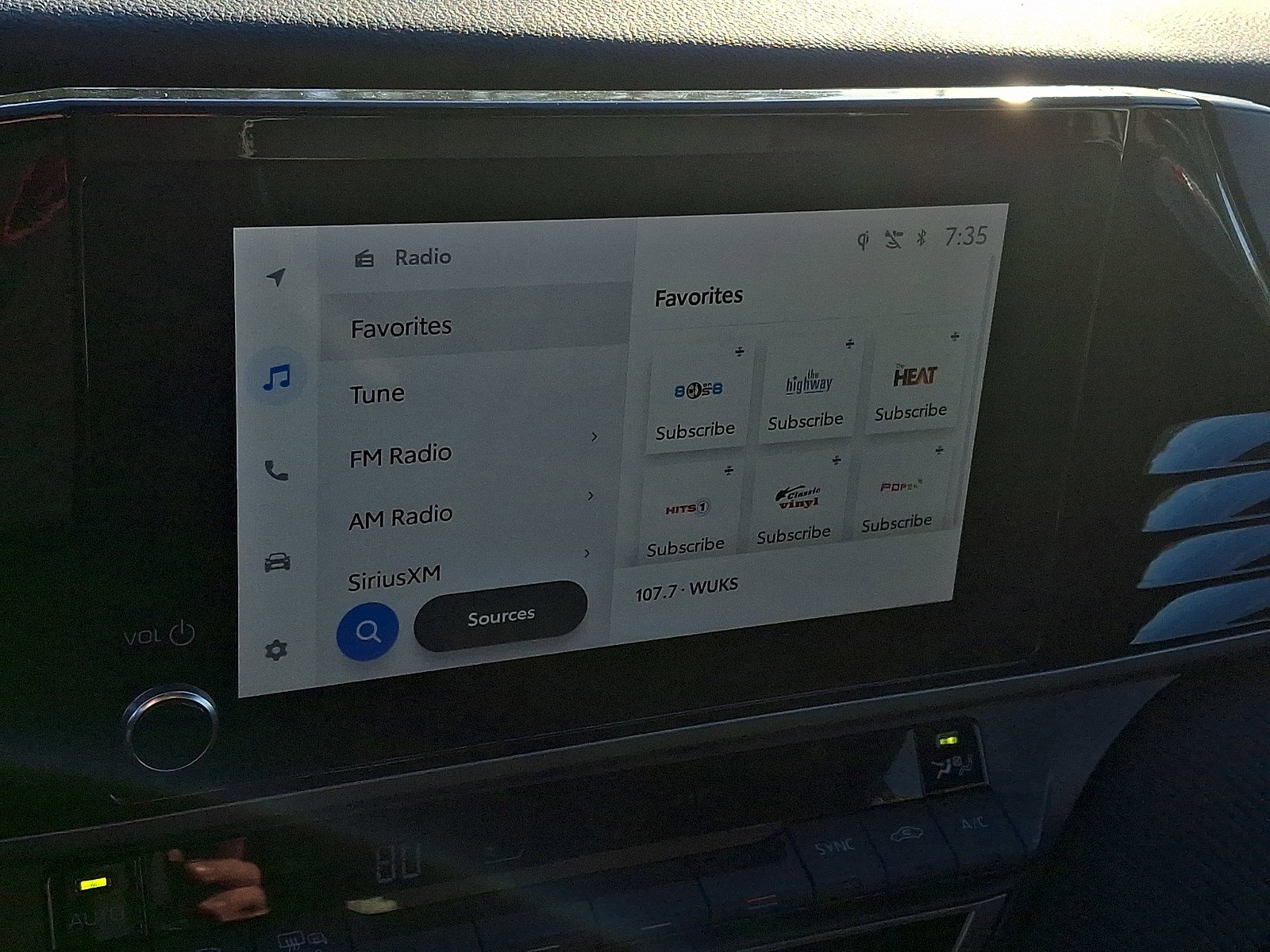 Used 2025 Toyota Camry SE FWD image 15