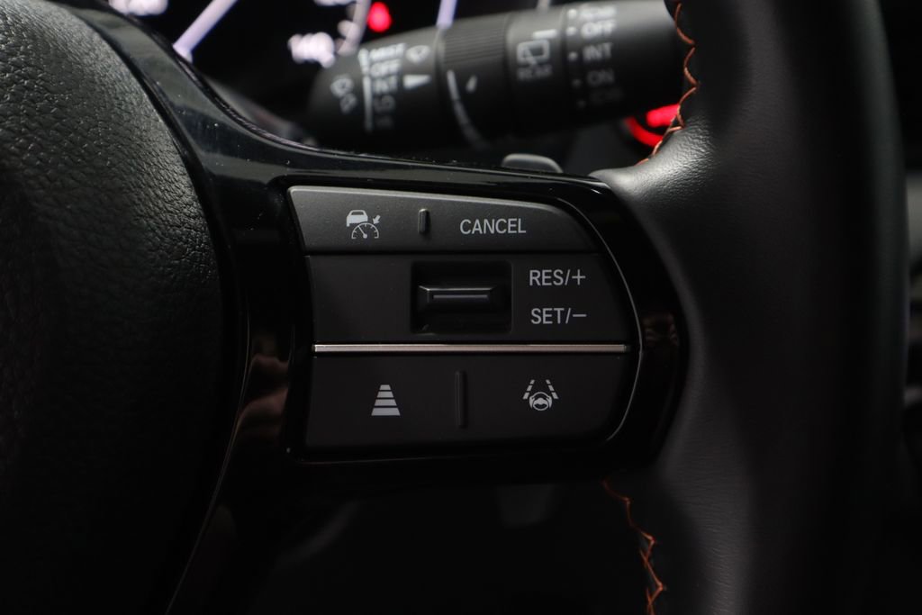 Used 2025 Honda Pilot Sport image 31