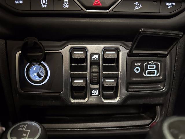 Used 2021 Jeep Wrangler Unlimited Sahara AWD/4WD image 28