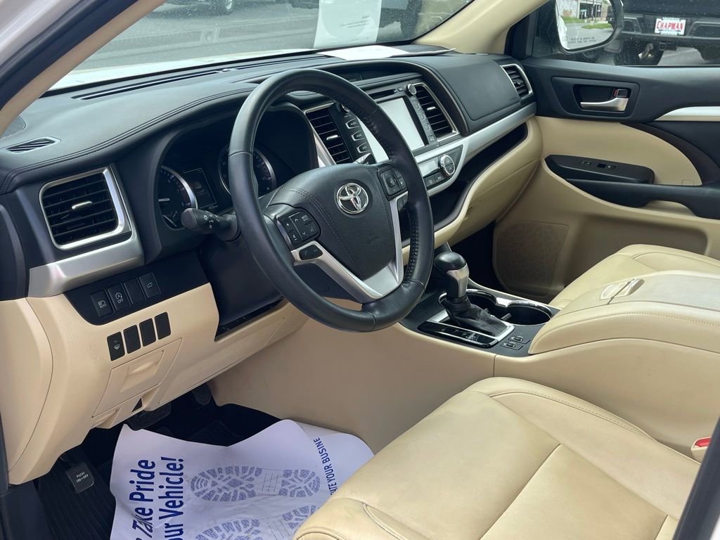 Used 2019 Toyota Highlander XLE AWD/4WD image 27