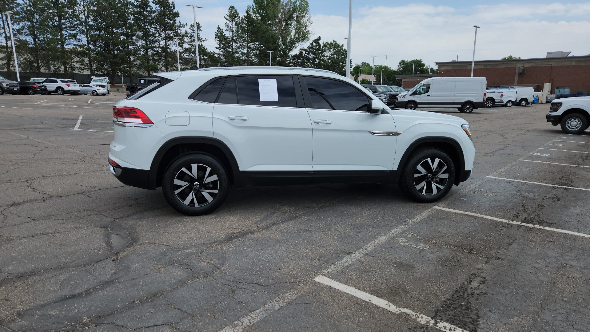 Used 2022 Volkswagen Atlas Cross Sport SE FWD image 13