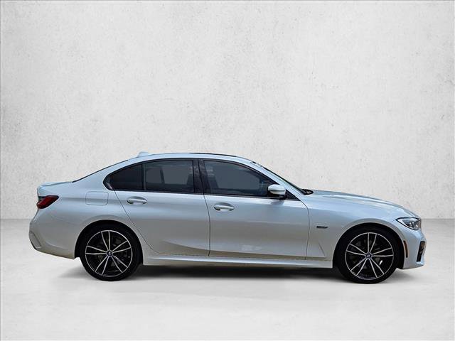 Used 2022 BMW 330e w/ M Sport Package RWD image 4