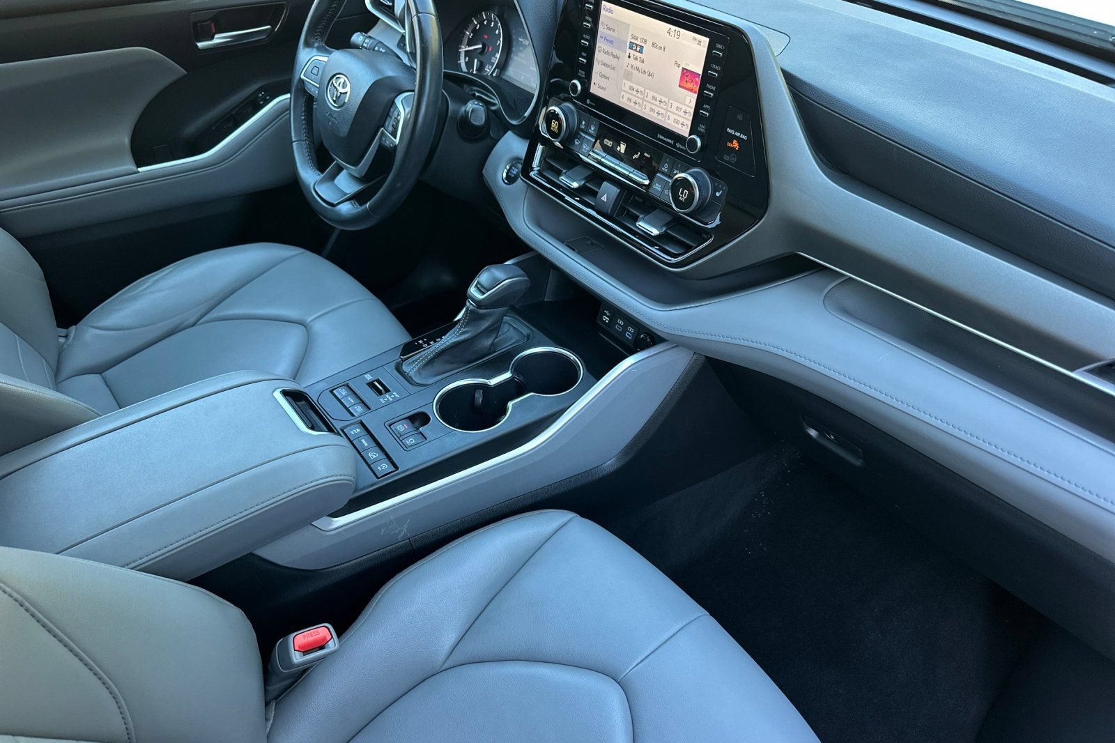 Used 2022 Toyota Highlander XLE AWD/4WD image 20