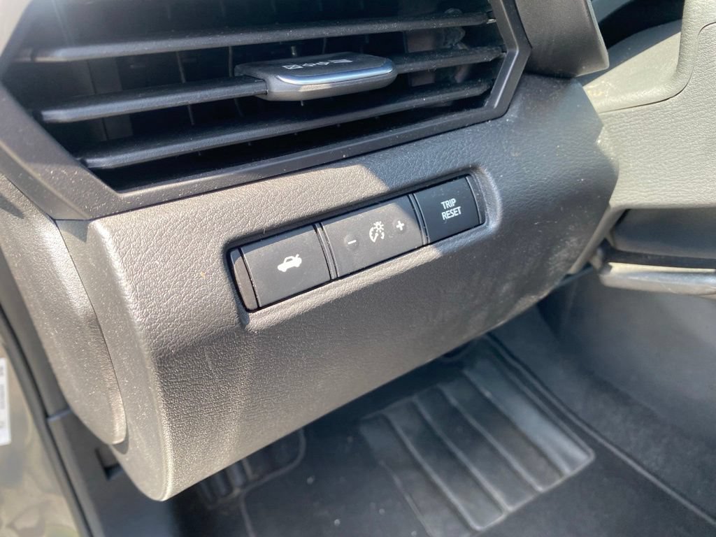 Used 2025 Nissan Altima 2.5 SV FWD image 17
