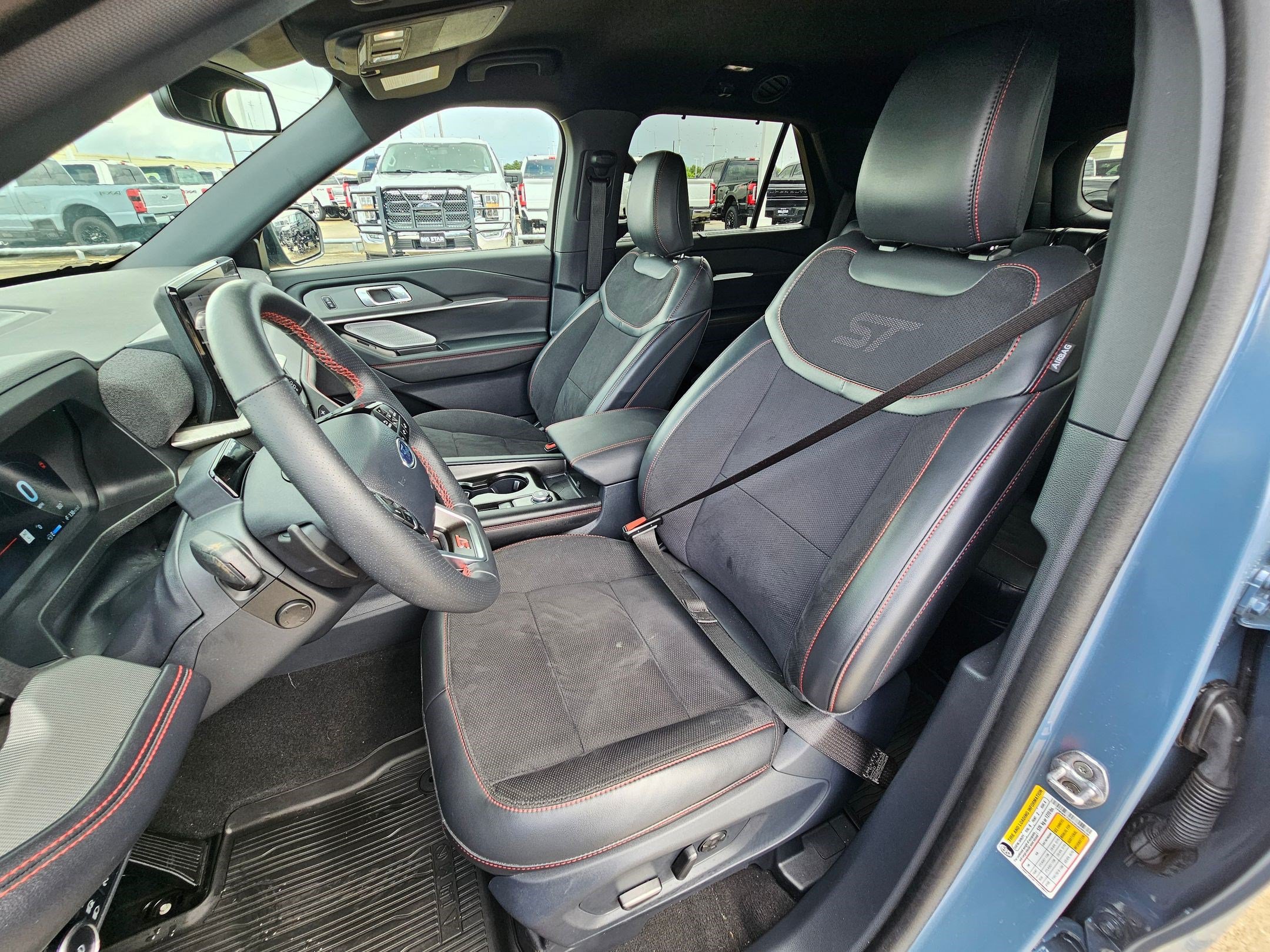 Certified 2025 Ford Explorer ST RWD image 17