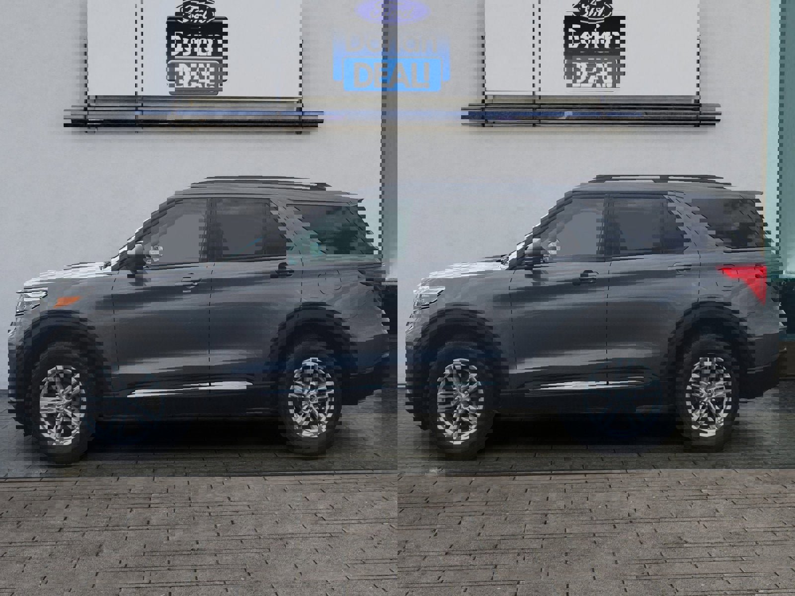 Certified 2022 Ford Explorer XLT w/ Equipment Group 202A image 2