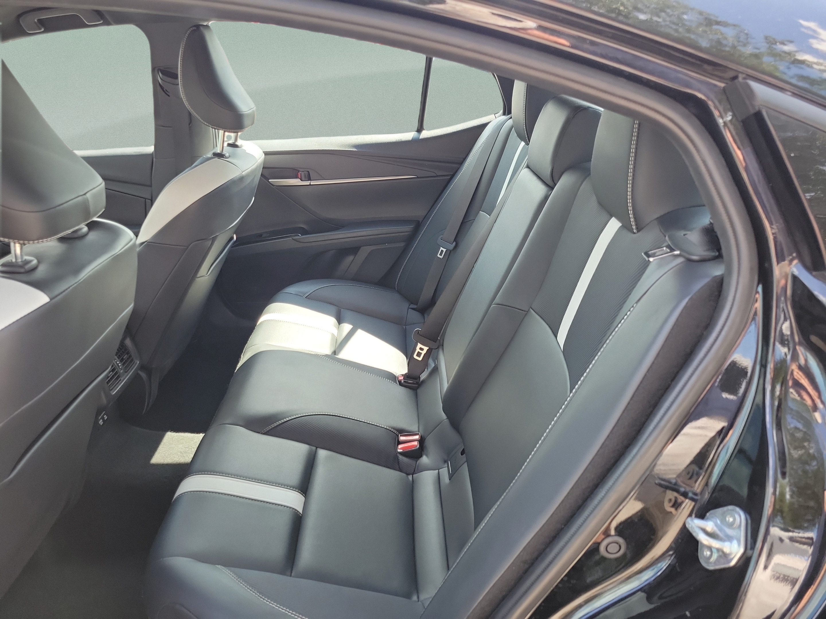 Used 2025 Toyota Camry SE FWD image 13