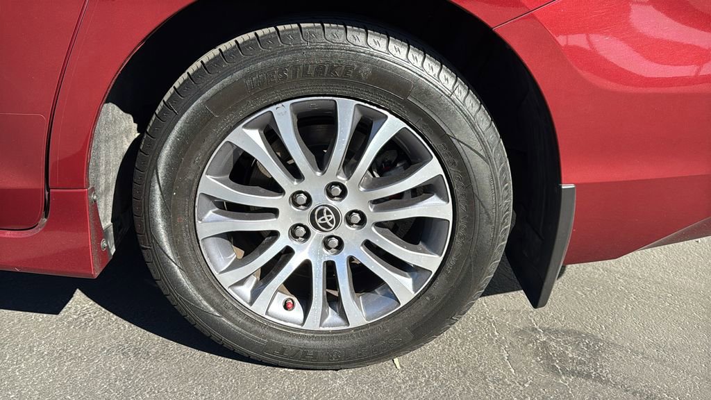 Used 2020 Toyota Sienna XLE w/ XLE Navigation Package image 8