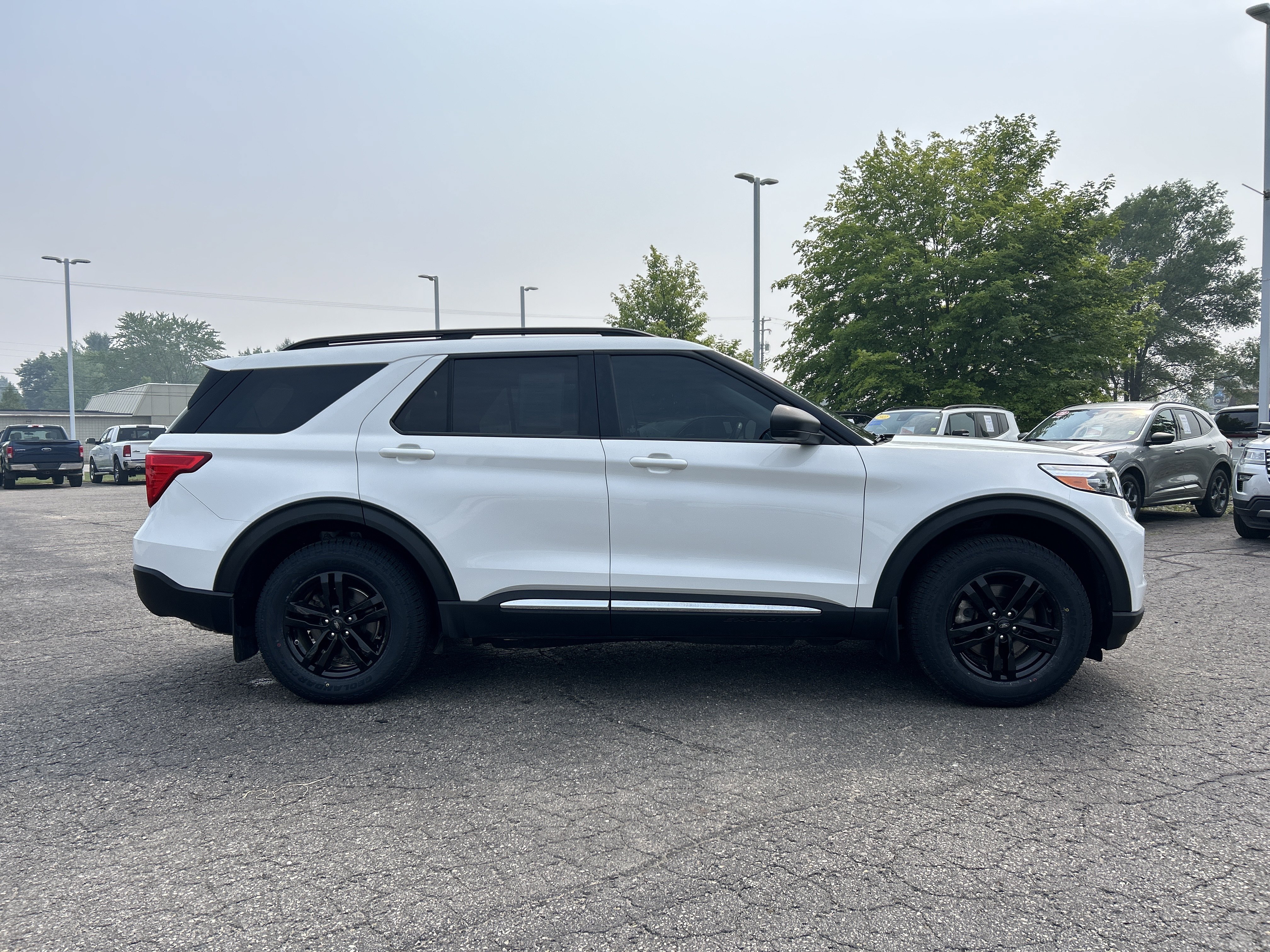 Certified 2022 Ford Explorer XLT AWD/4WD image 2