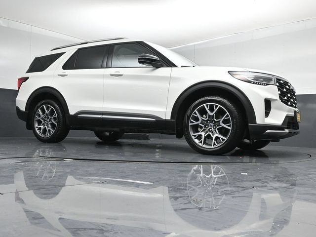 Certified 2025 Ford Explorer Platinum w/ Ultimate Package AWD/4WD image 40
