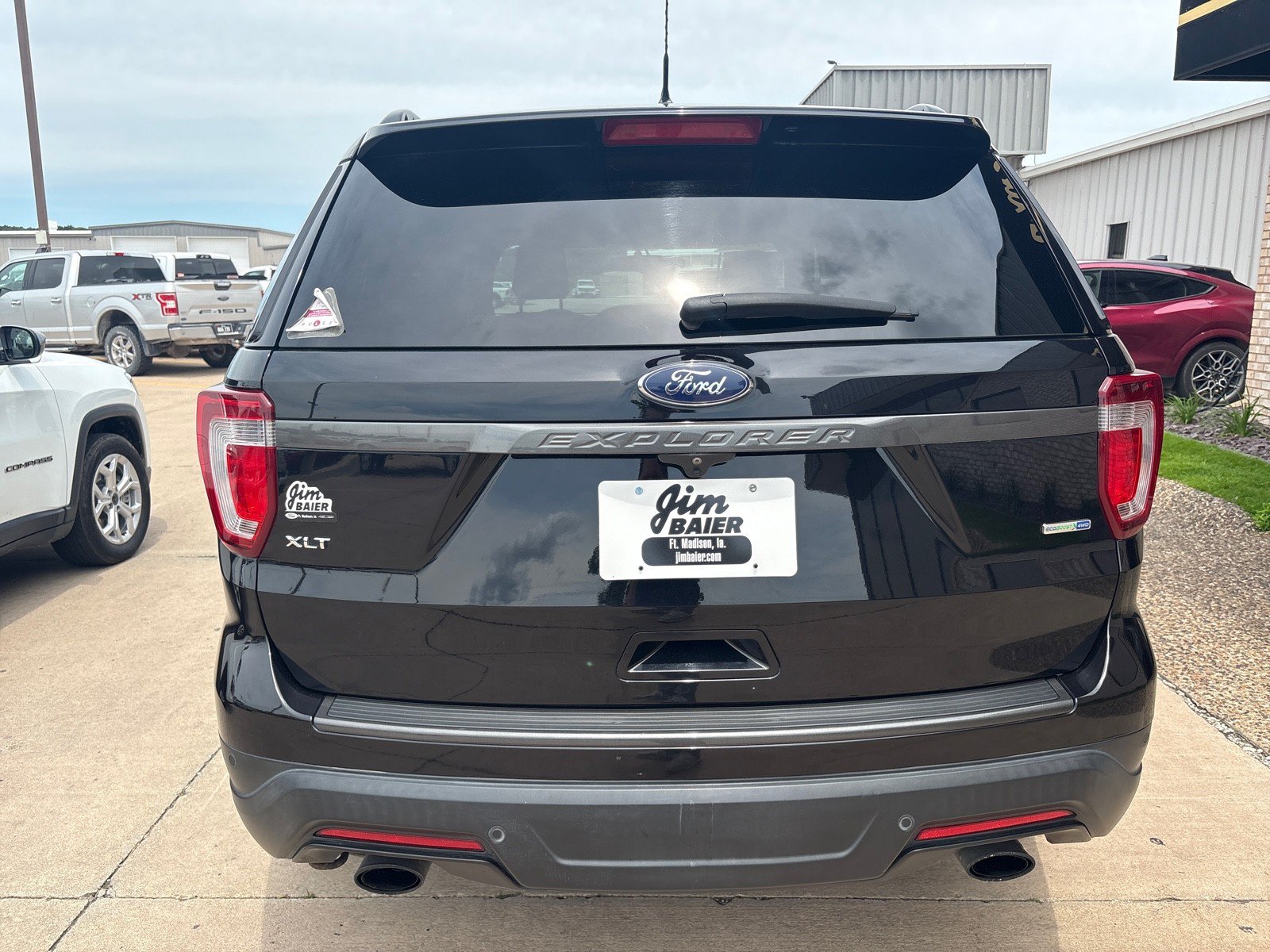 Certified 2019 Ford Explorer XLT w/ XLT Sport Appearance Package AWD/4WD image 9