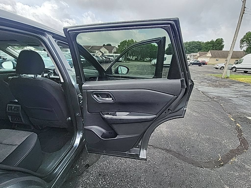 Used 2024 Nissan Rogue SV AWD/4WD image 12