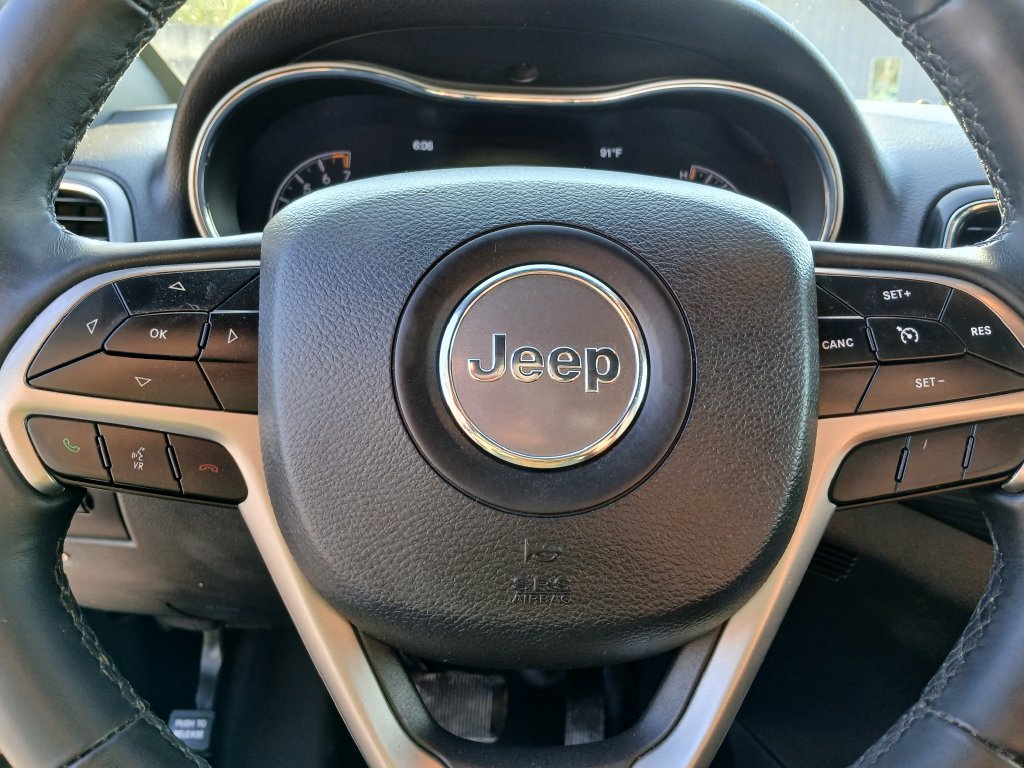 Used 2019 Jeep Grand Cherokee Laredo w/ 18" Wheel & 8.4" Radio Group RWD image 19