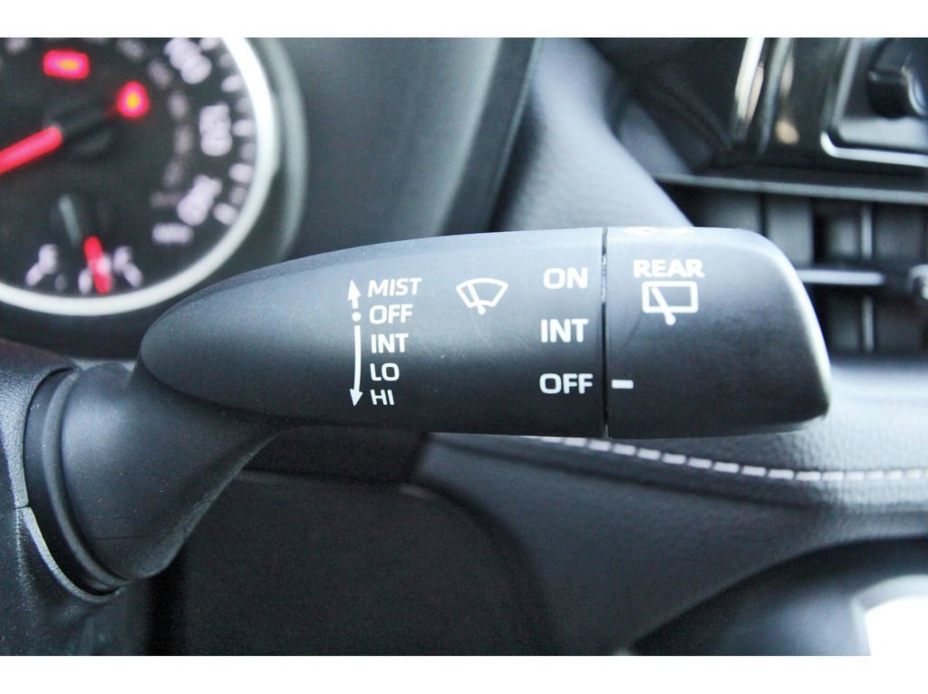 Used 2021 Toyota RAV4 LE FWD image 17