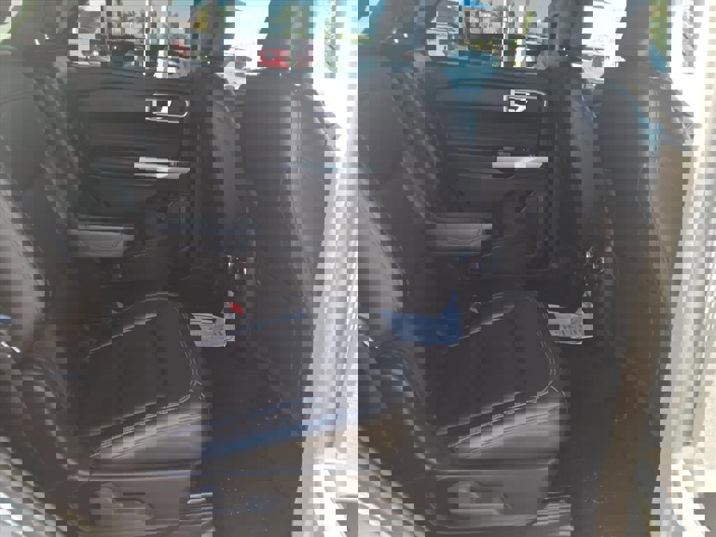 Certified 2022 Ford Explorer XLT w/ Equipment Group 202A image 14