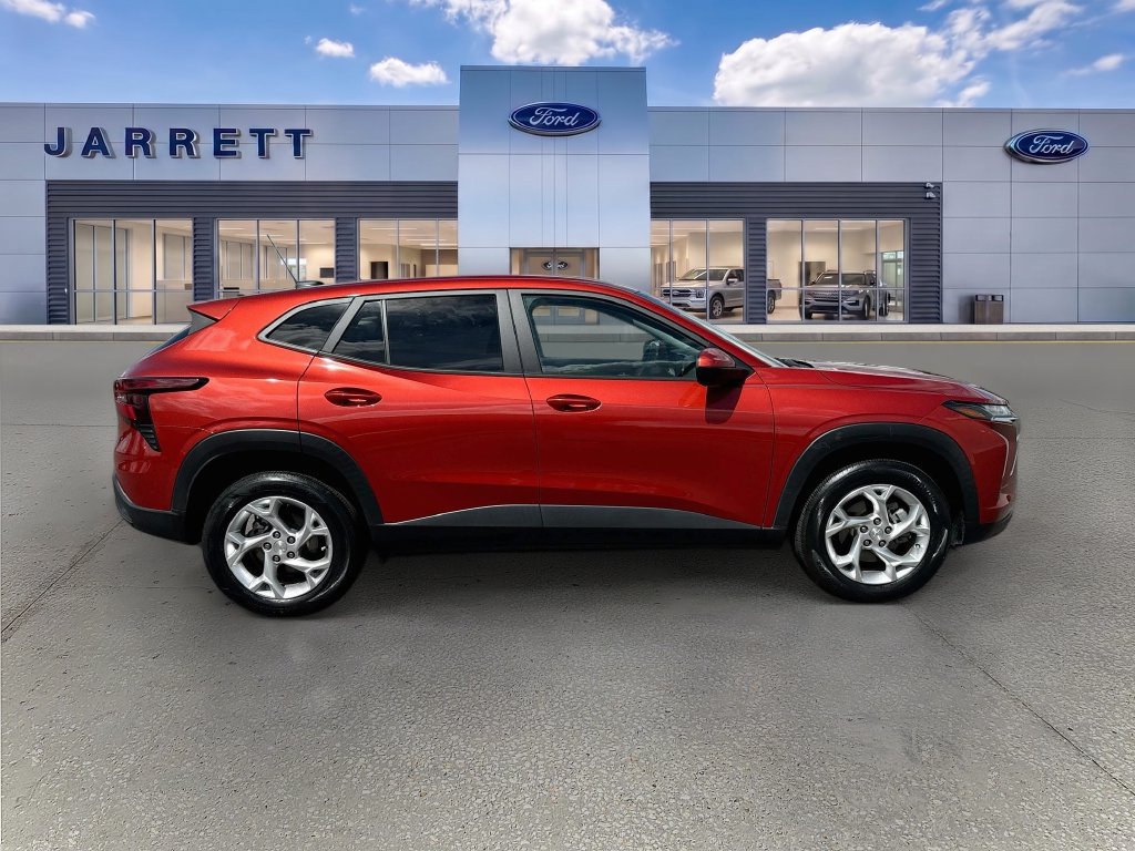Used 2024 Chevrolet Trax LS w/ LS Convenience Package FWD image 8