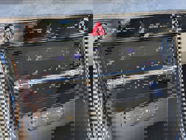 Used 2023 Kia Carnival SX image 27