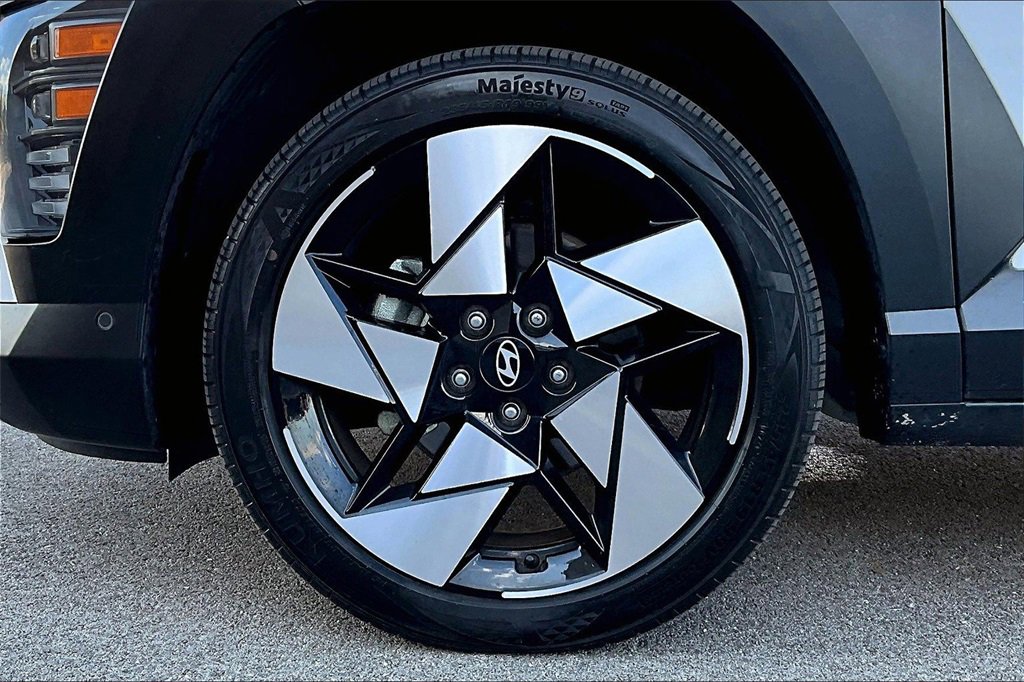 Used 2024 Hyundai Kona Limited image 9
