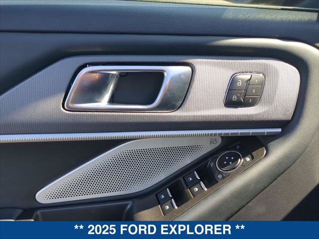 Certified 2025 Ford Explorer ST AWD/4WD image 11