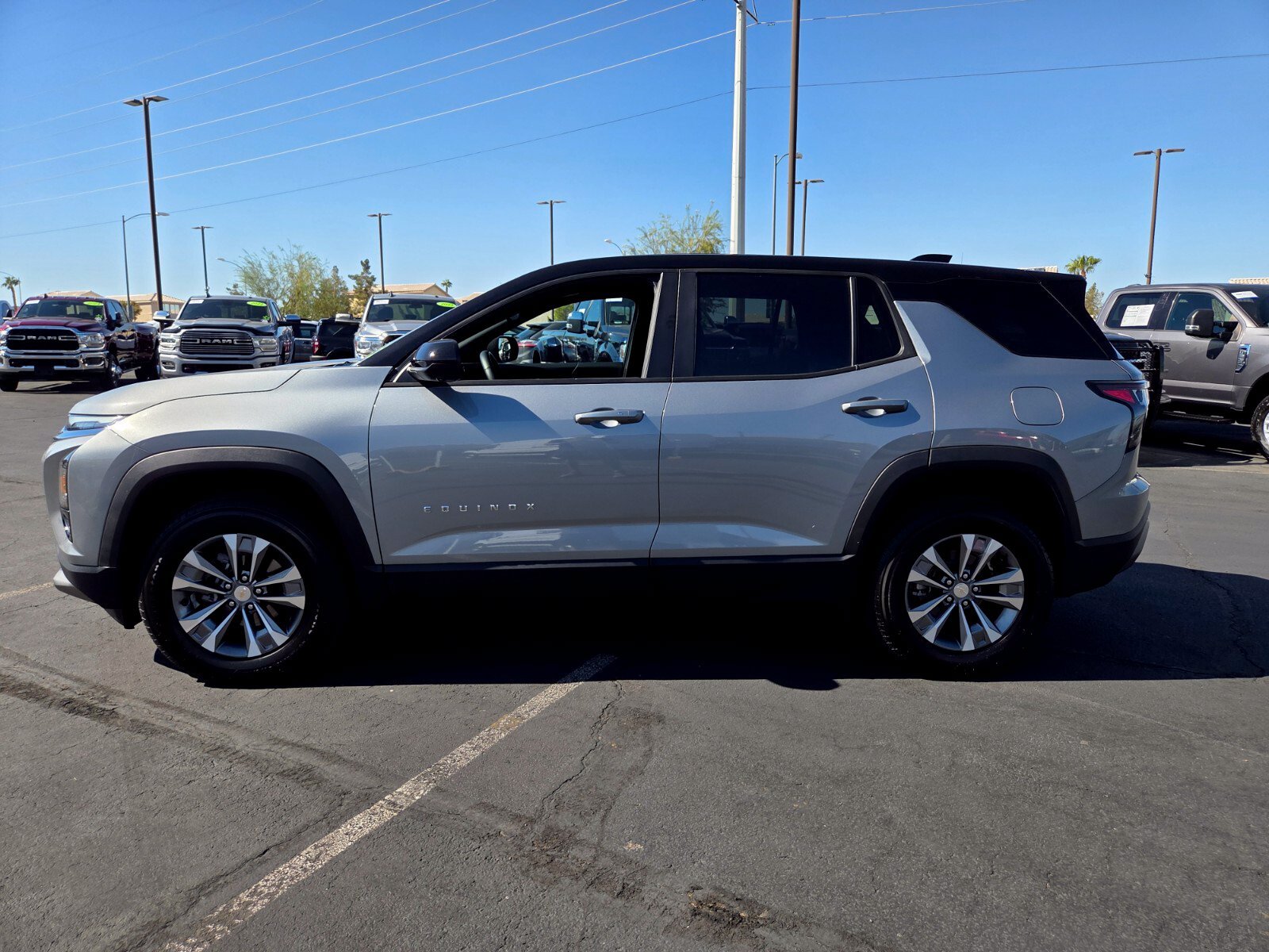 Used 2026 Chevrolet Equinox LT w/ Convenience Package II FWD image 3