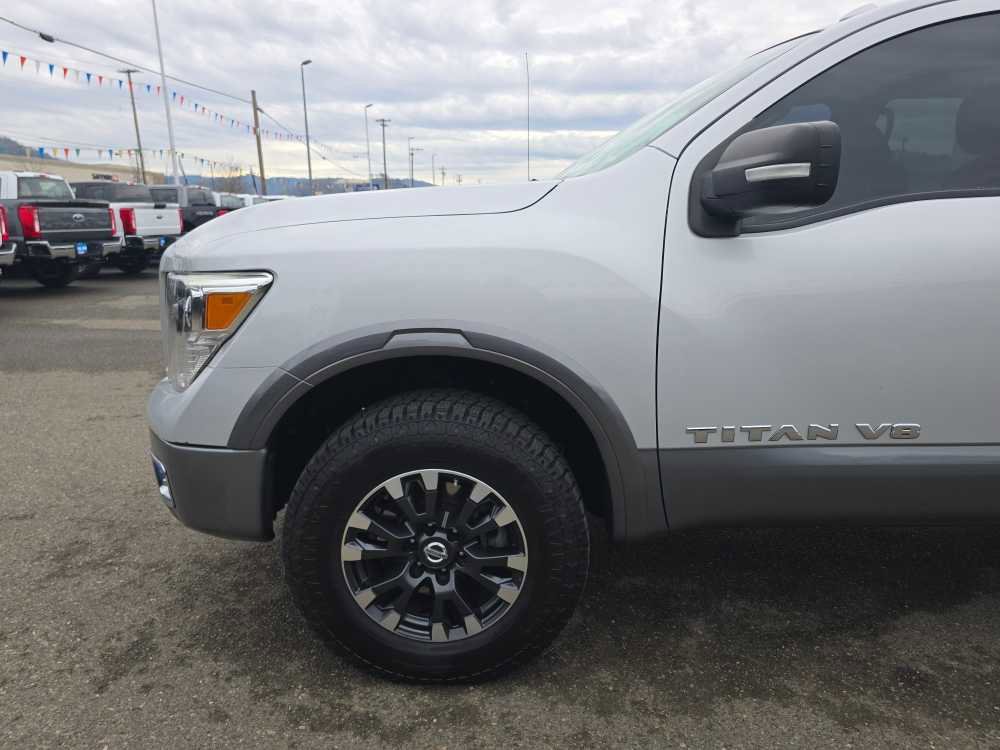 Used 2018 Nissan Titan PRO-4X image 18
