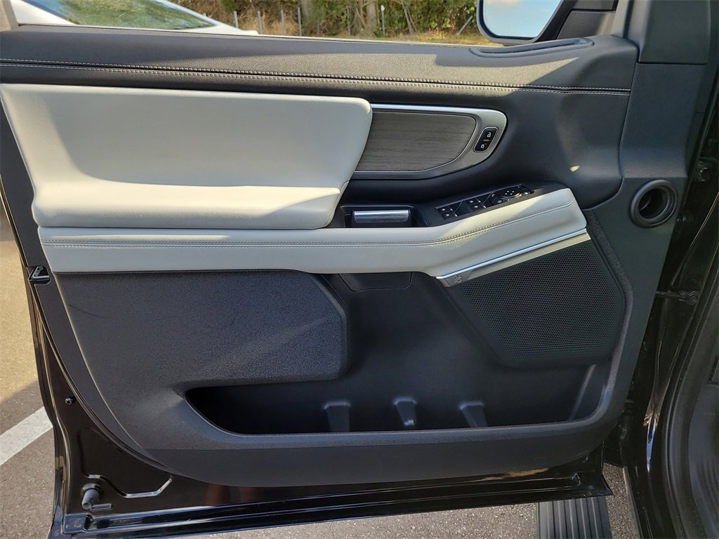 Certified 2025 Ford Expedition Platinum image 17