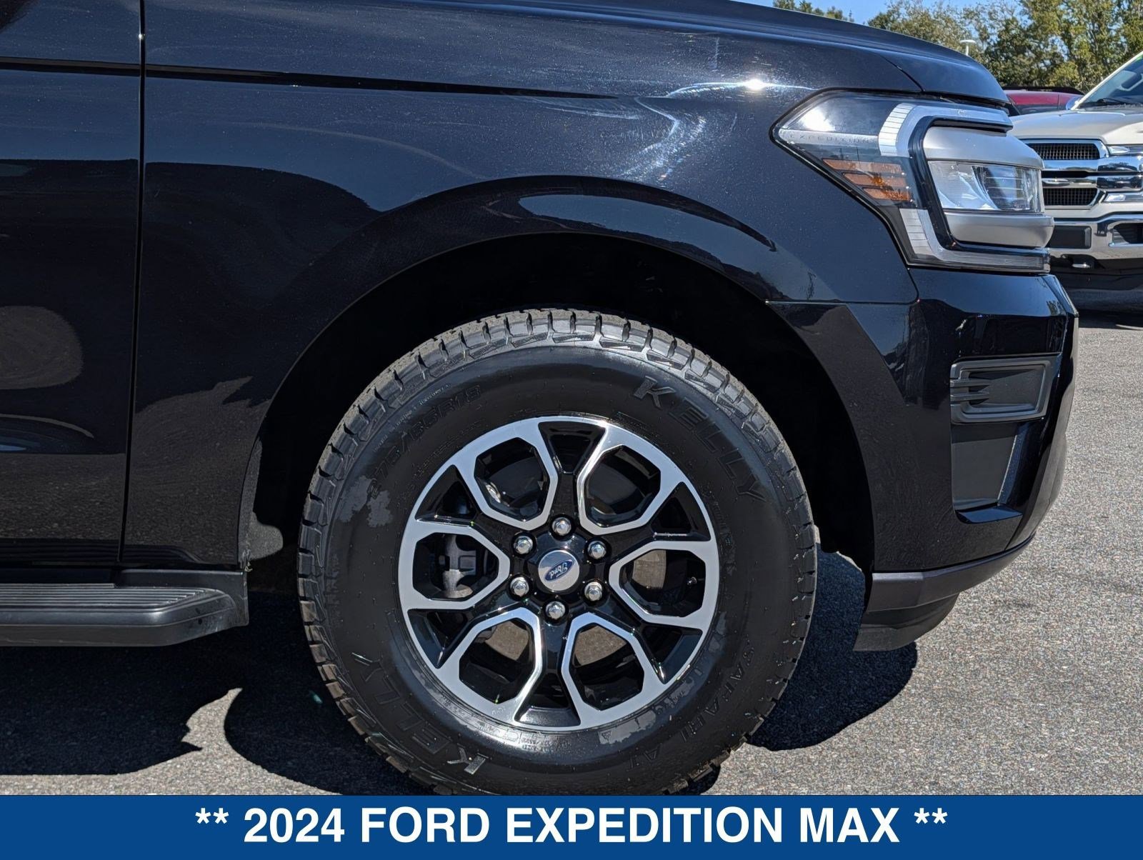 Certified 2024 Ford Expedition Max XLT image 11