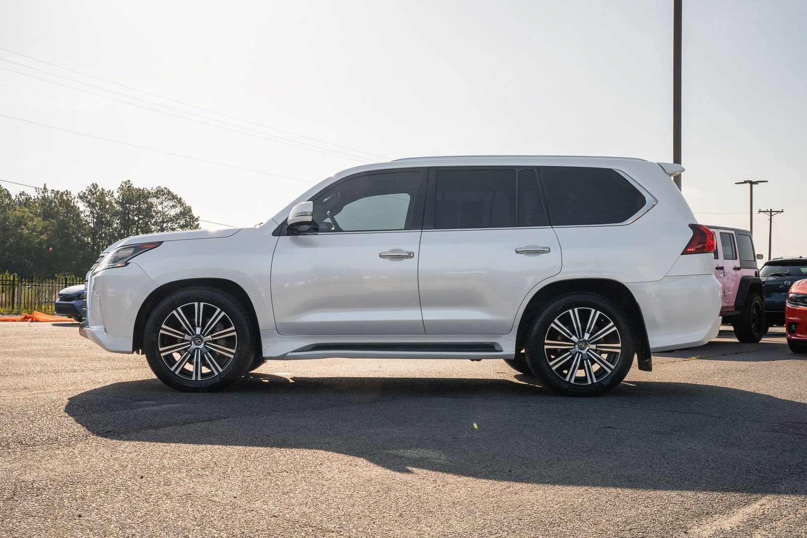 Used 2020 Lexus LX 570 4WD w/ Luxury Package image 8