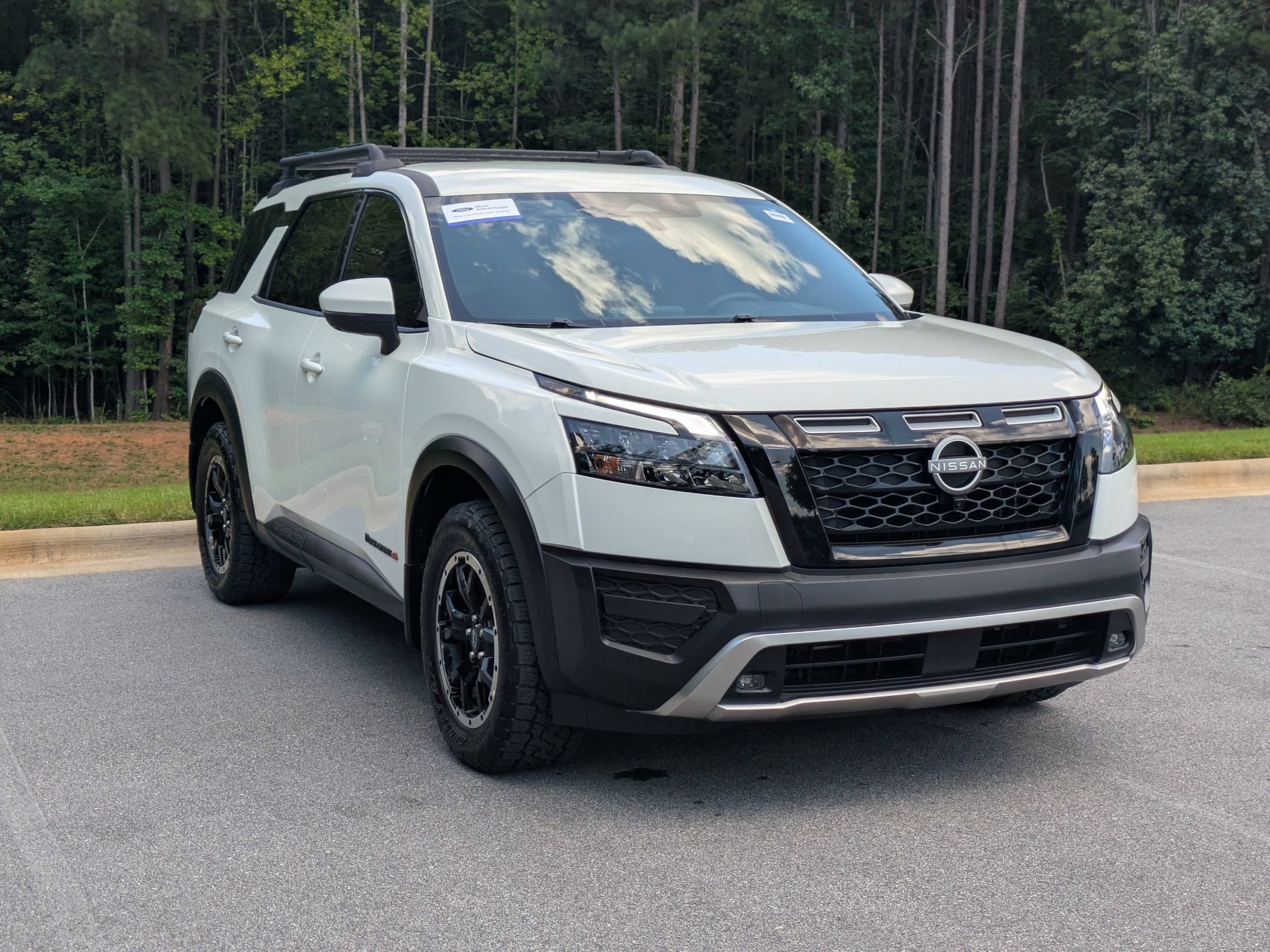 Used 2025 Nissan Pathfinder Rock Creek AWD/4WD image 2
