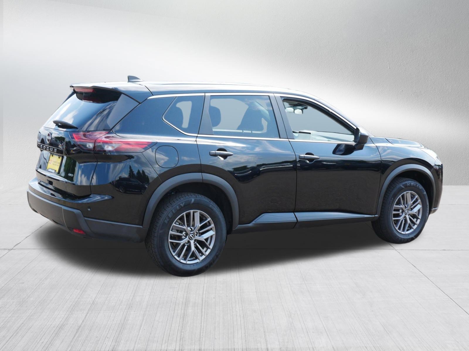 Used 2024 Nissan Rogue S AWD/4WD image 7