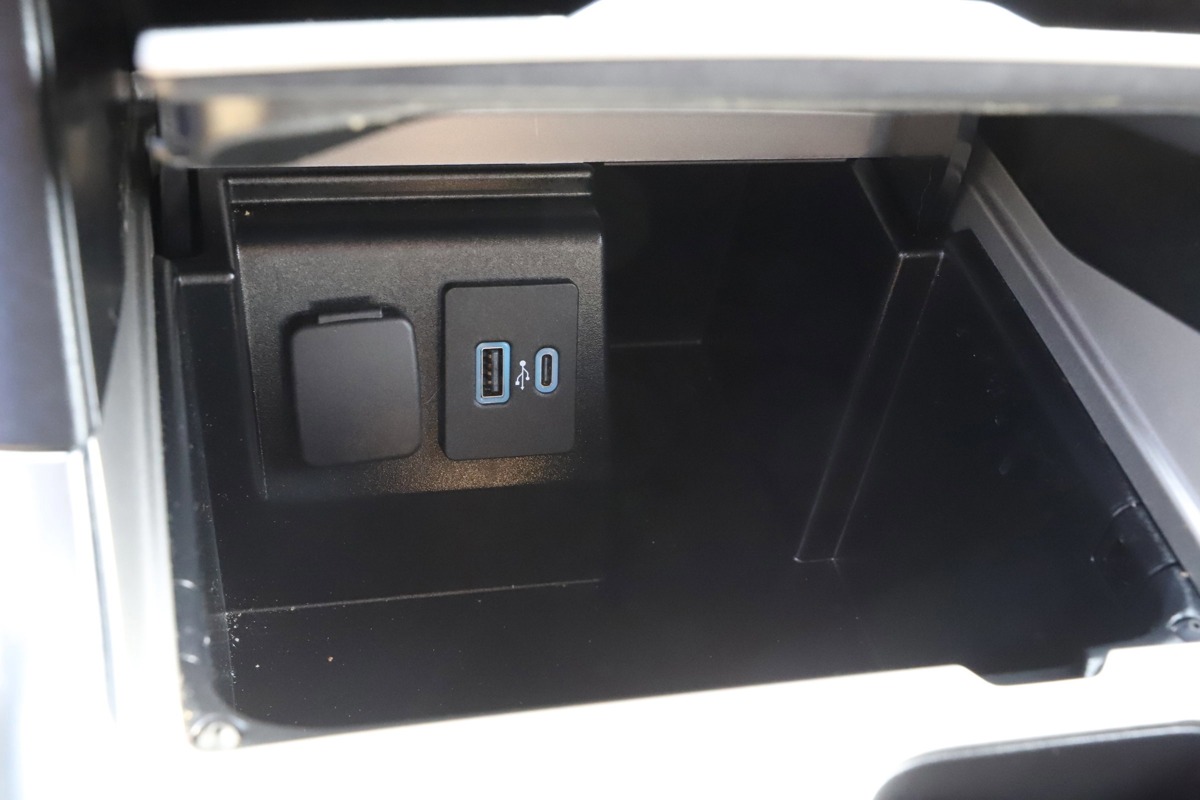 Certified 2023 Ford Explorer XLT w/ Equipment Group 202A image 31