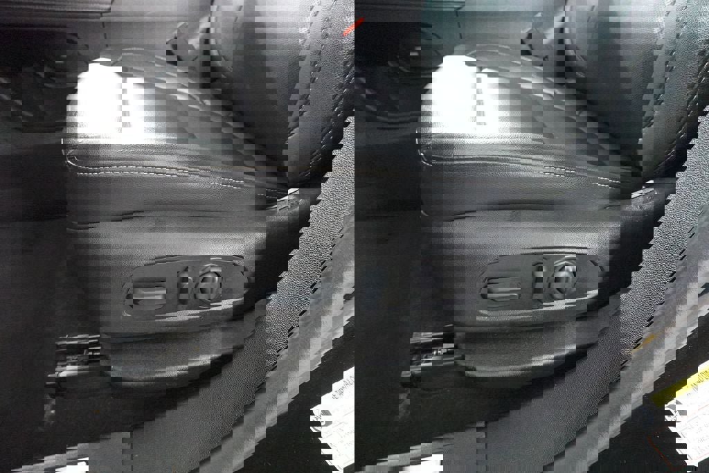 Used 2023 GMC Acadia SLT w/ Technology Package image 14