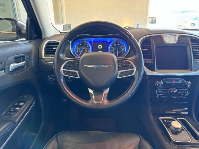 Used 2019 Chrysler 300 Limited RWD image 14