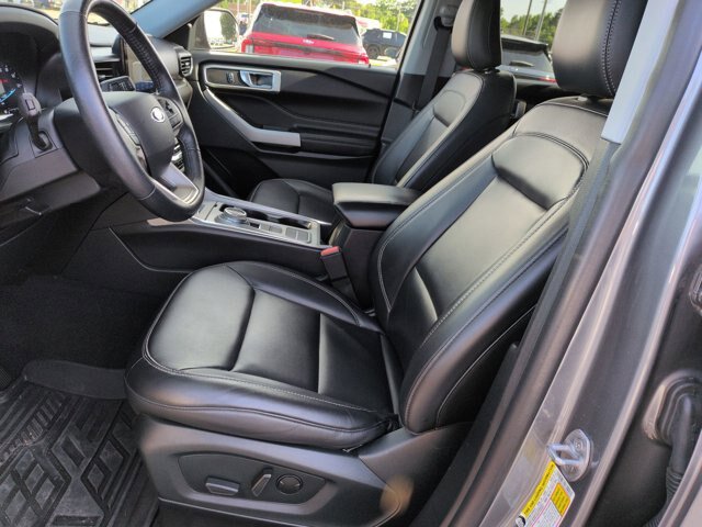 Certified 2022 Ford Explorer XLT w/ Equipment Group 202A RWD image 16
