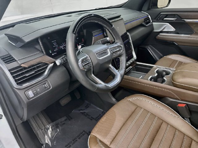 Used 2026 GMC Acadia Denali Ultimate FWD image 9