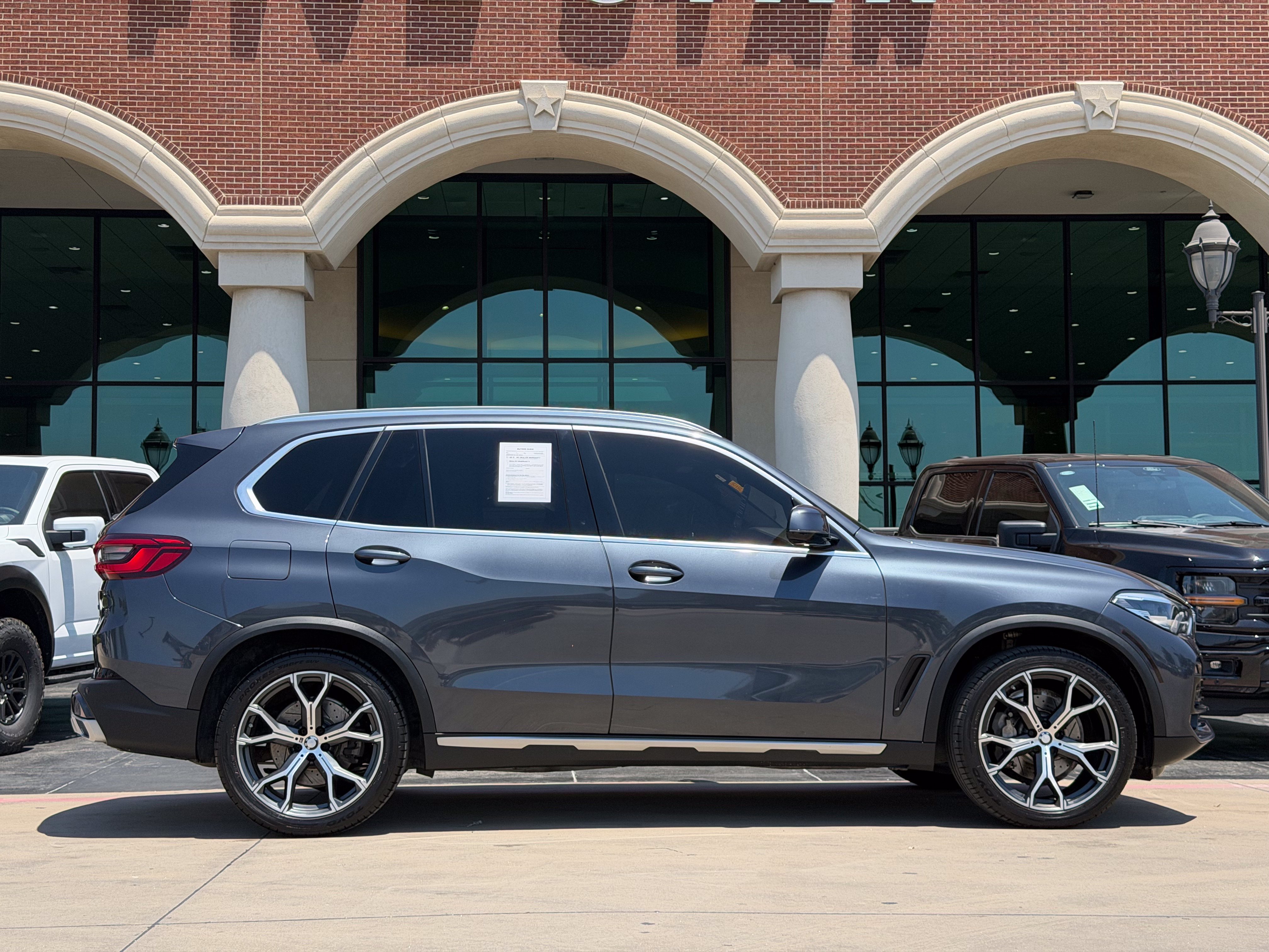 Used 2019 BMW X5 xDrive40i w/ Convenience Package AWD/4WD image 3
