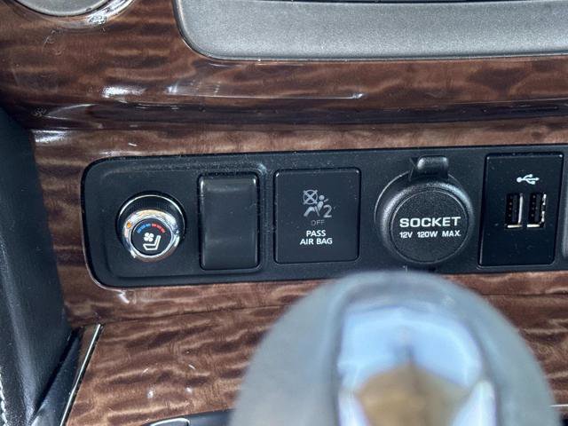 Used 2020 Nissan Armada Platinum w/ Captain's Chairs Package RWD image 31