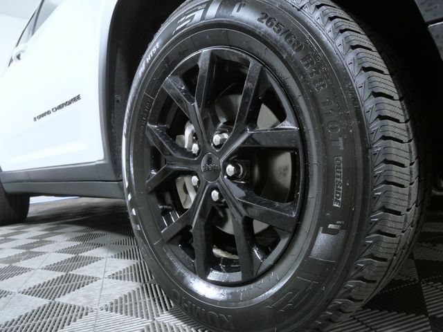 Used 2024 Jeep Grand Cherokee Altitude AWD/4WD image 2
