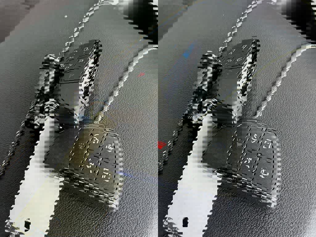 Used 2025 GMC Acadia Elevation image 25