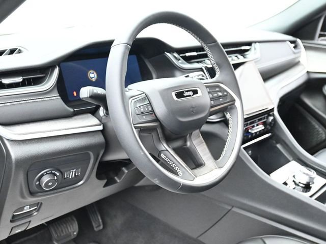 Used 2025 Jeep Grand Cherokee L Limited AWD/4WD image 15