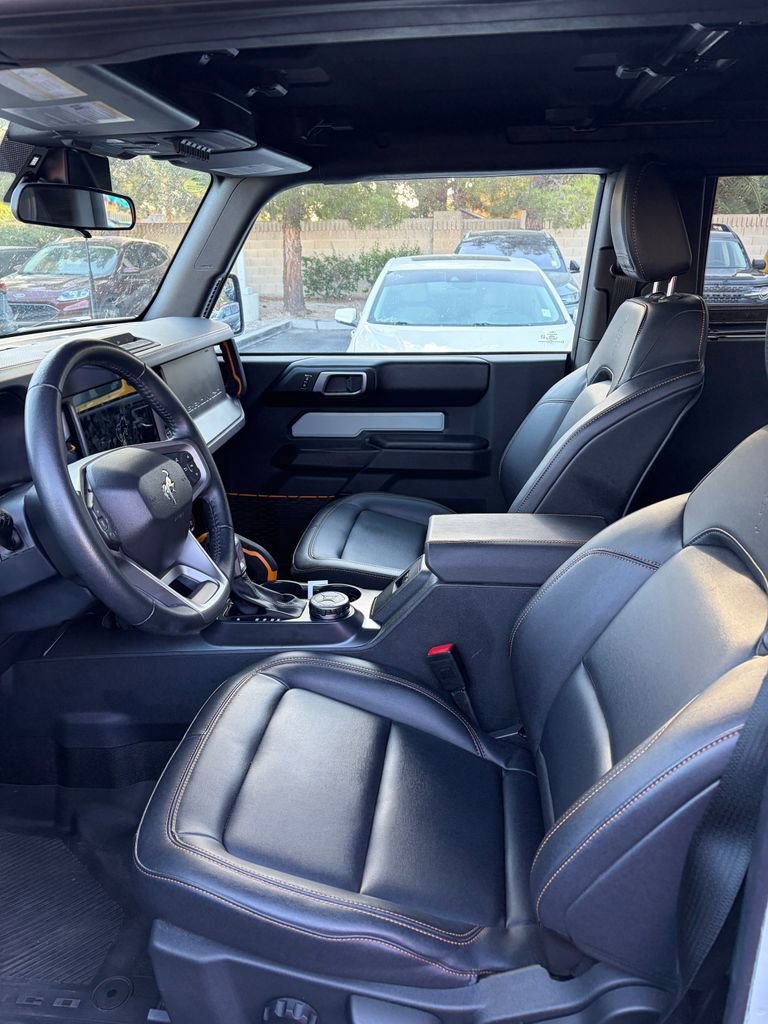 Certified 2024 Ford Bronco Badlands w/ Sasquatch Package AWD/4WD image 3