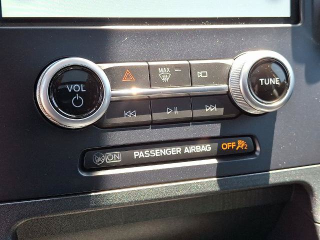 Certified 2022 Ford Edge SEL w/ Convenience Package AWD/4WD image 16