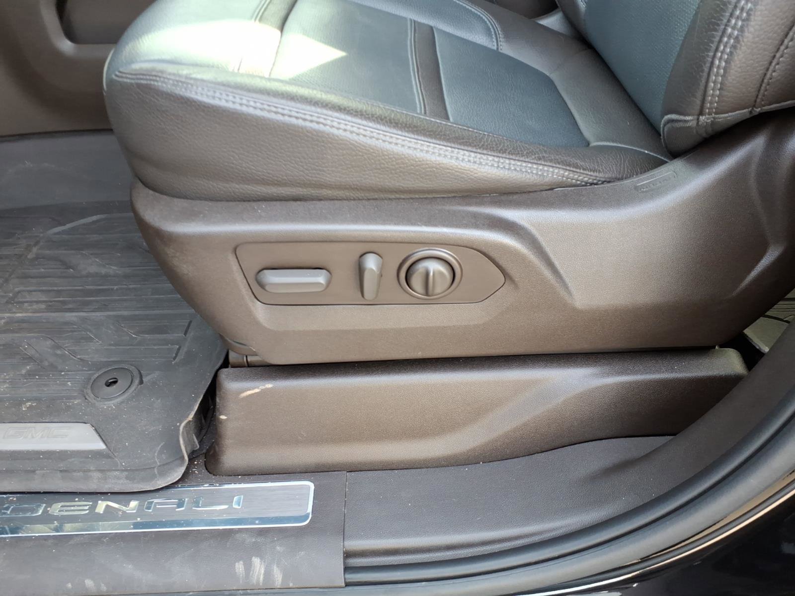 Used 2022 GMC Sierra 3500 Denali image 13