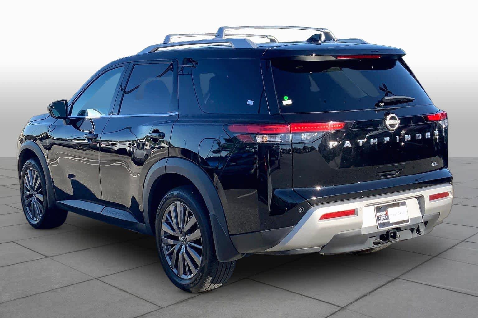 Used 2023 Nissan Pathfinder SL w/ SL Premium Package FWD image 11
